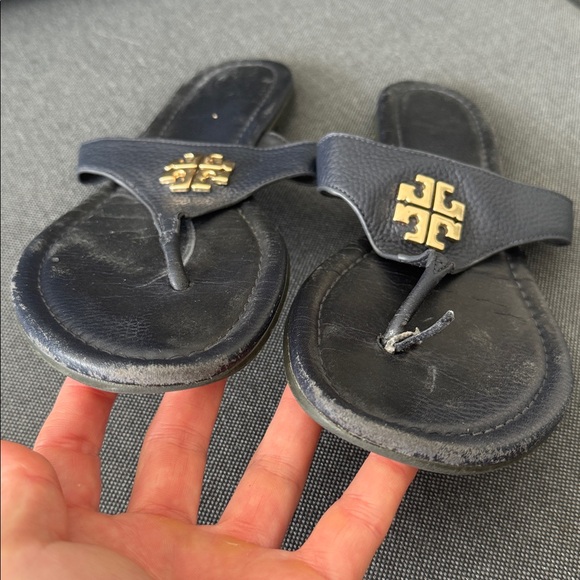 Tory Burch Jolie Flat Thong Tumbled Leather Sandal Shoes - Black Sz 9.5 Preppy - Picture 3 of 8